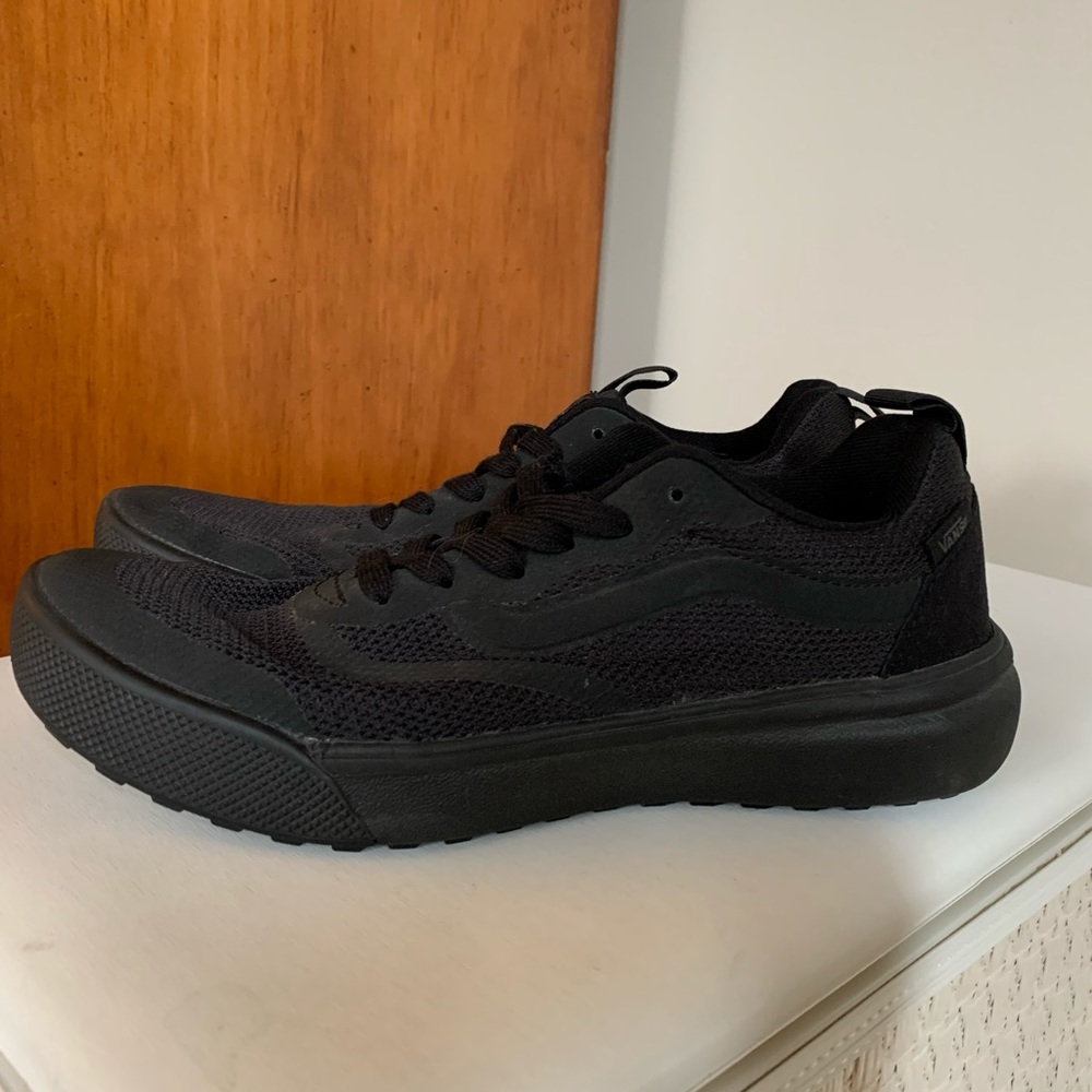 Vans Black Ultrarange sneakers